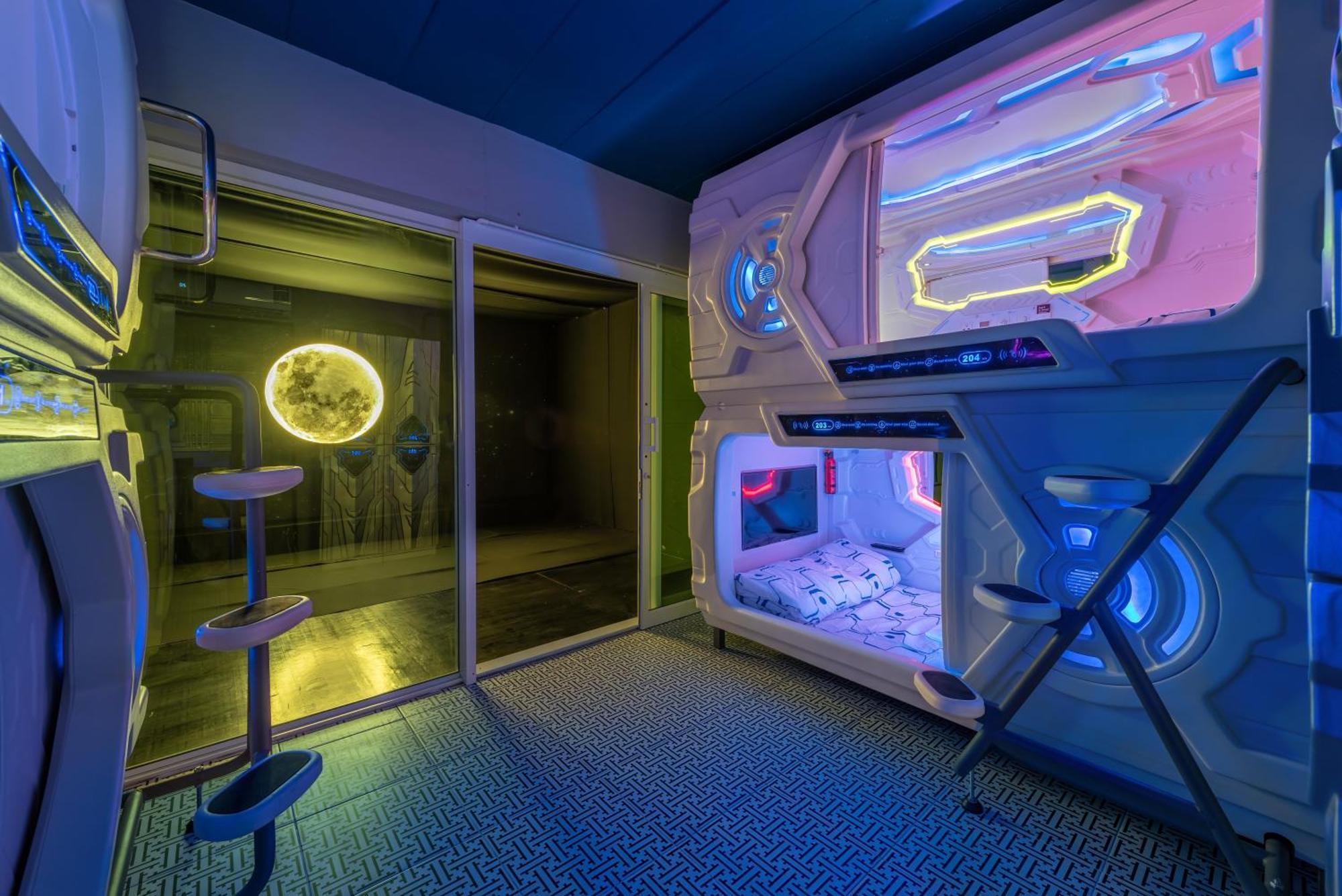 Space Station Hostel Бангкок Номер фото