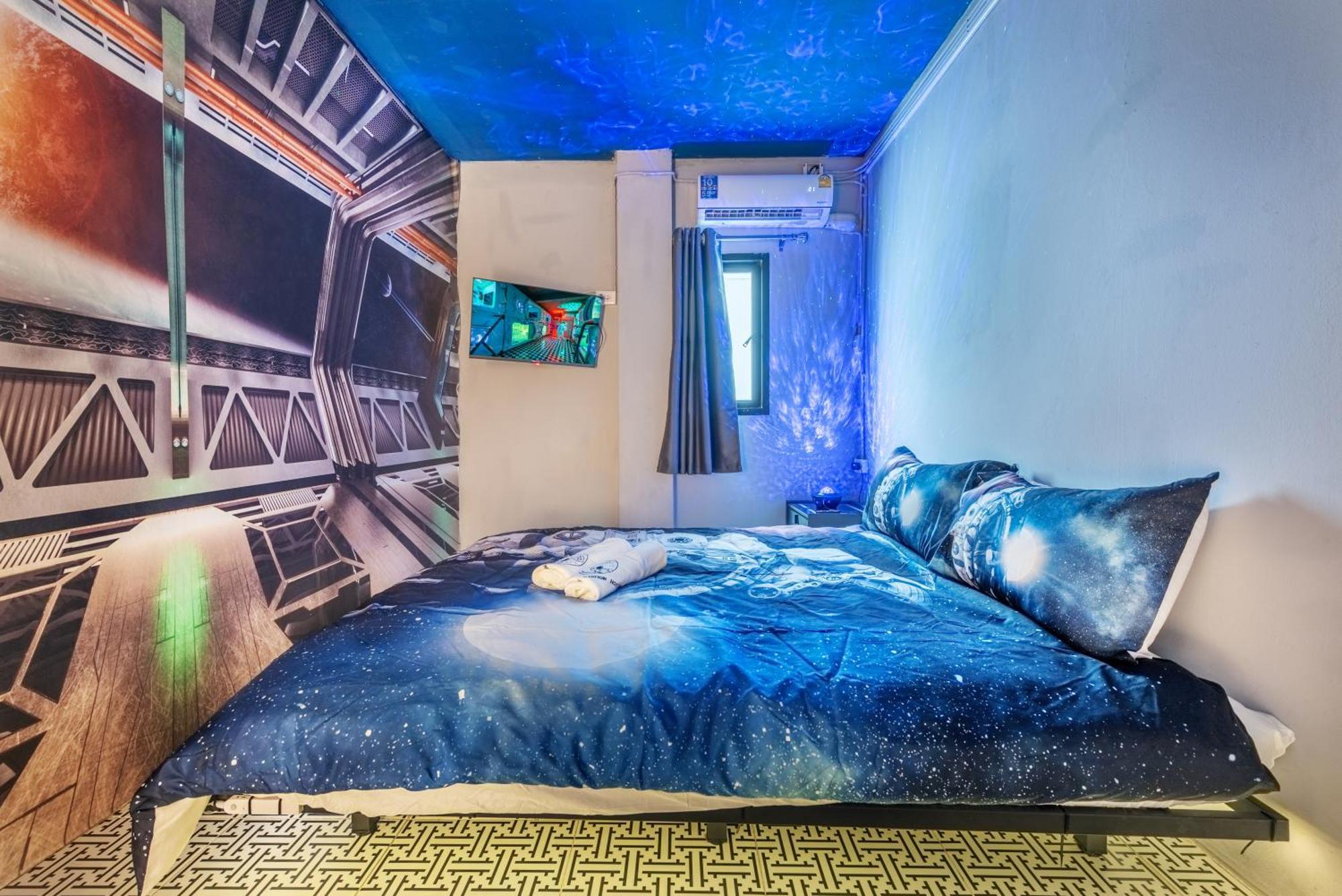 Space Station Hostel Бангкок Номер фото