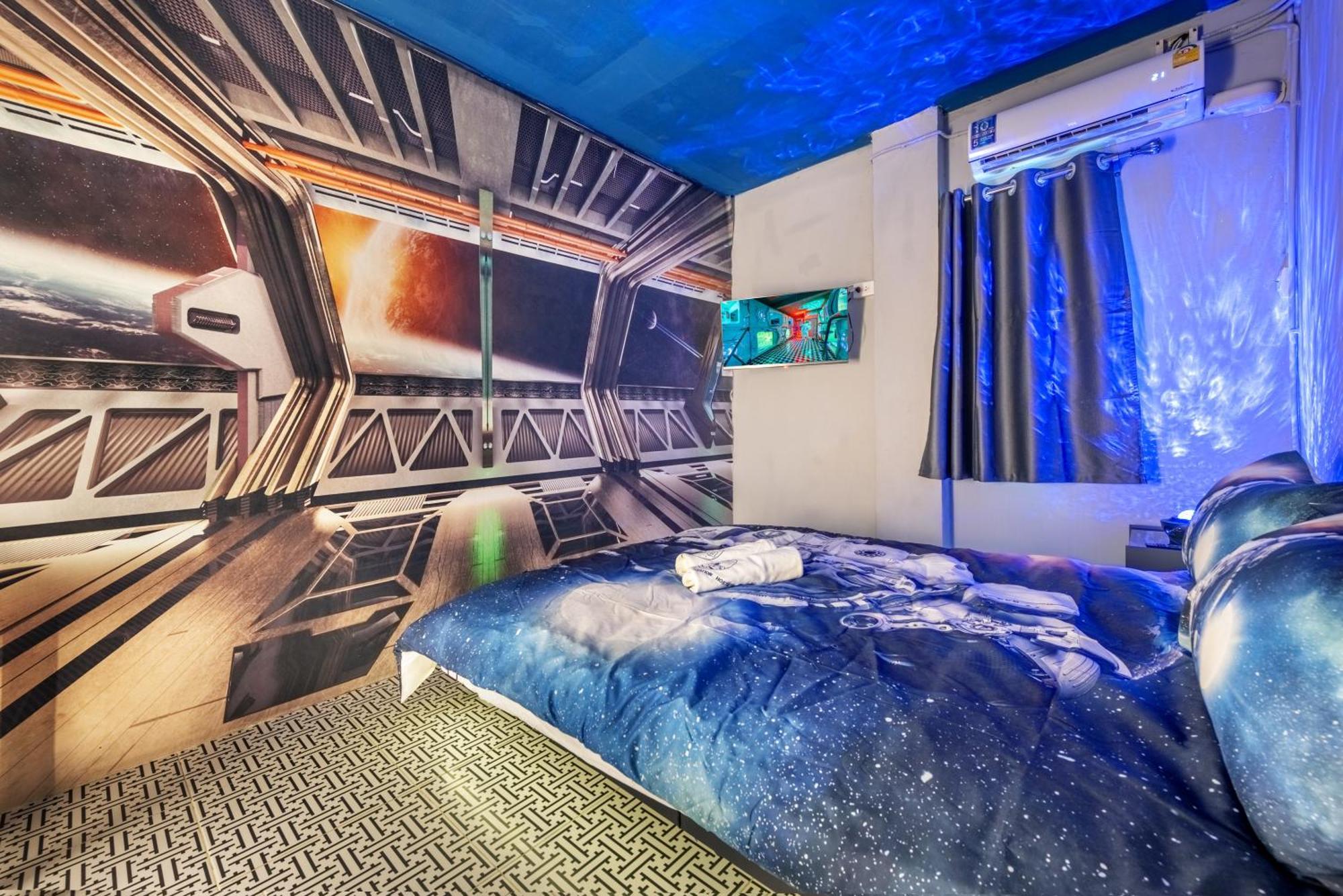 Space Station Hostel Бангкок Номер фото