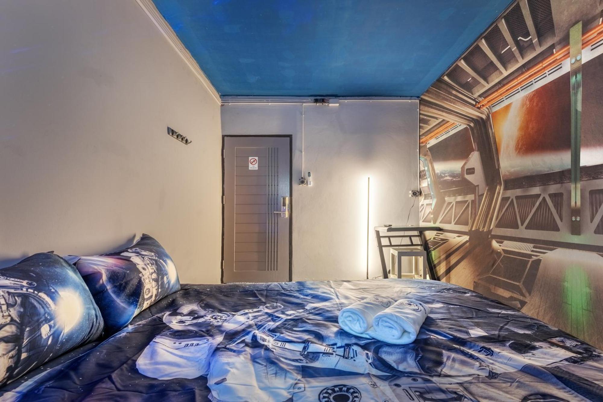 Space Station Hostel Бангкок Номер фото