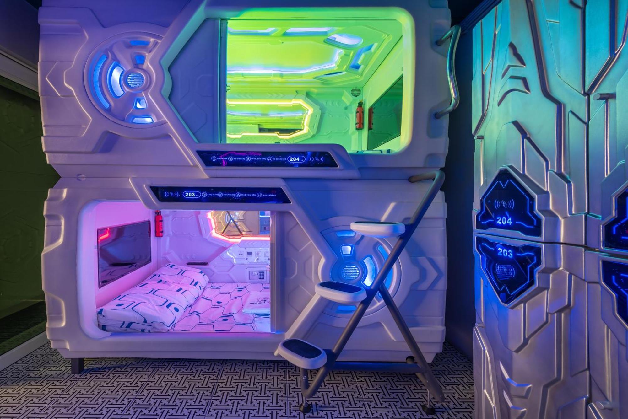 Space Station Hostel Бангкок Номер фото