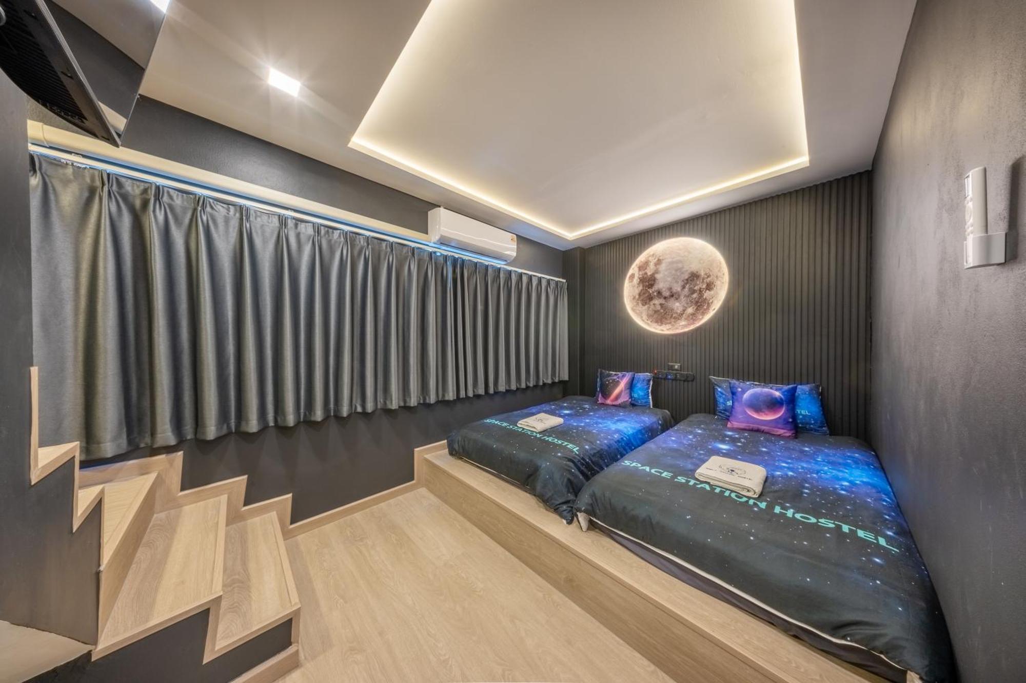 Space Station Hostel Бангкок Номер фото