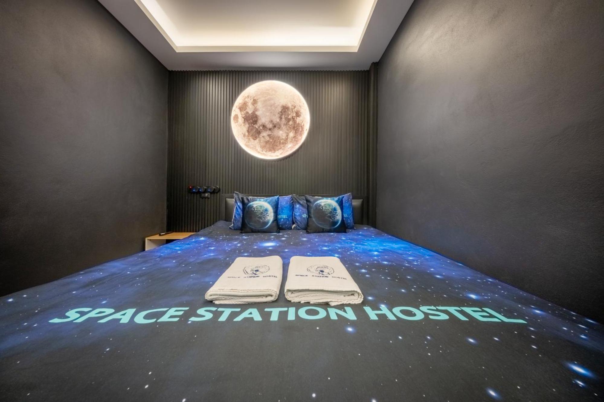 Space Station Hostel Бангкок Номер фото