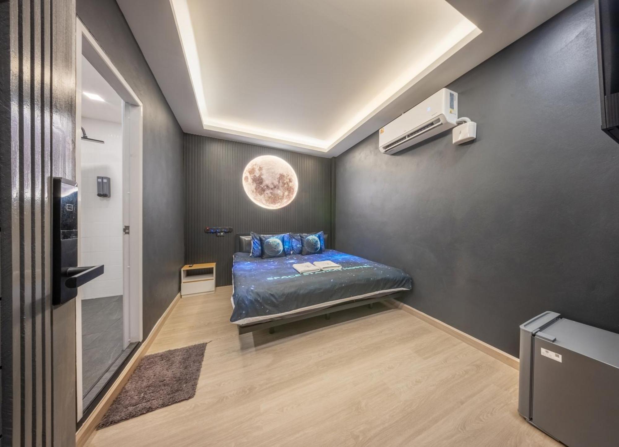 Space Station Hostel Бангкок Номер фото